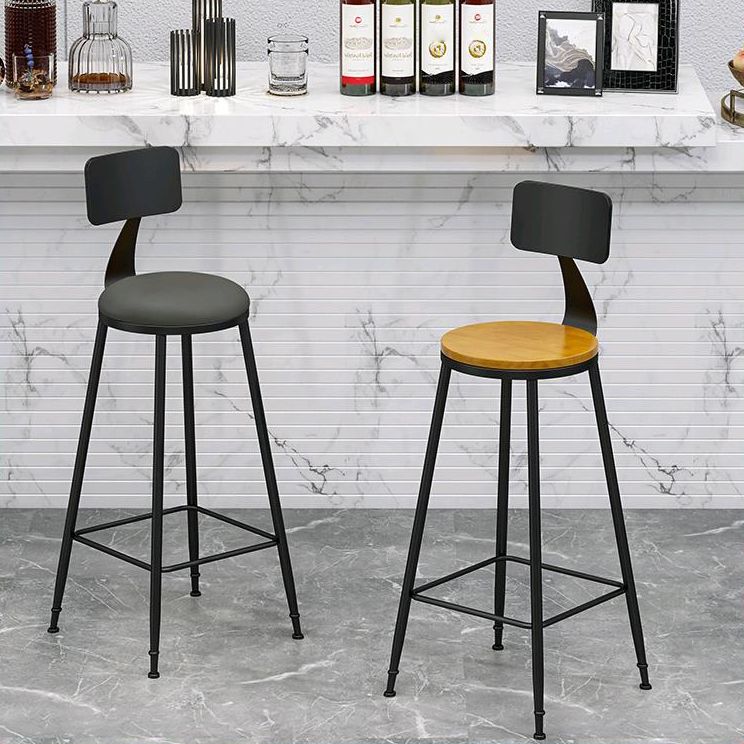 Industrial Coffee Shop Footrest Stool Matte Finish Iron Bar Stool