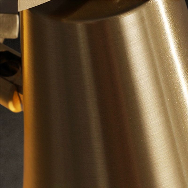 Luz de la pared de la pared de la asta de metal posmoderna de la pared dorada de la pared dorada para la sala de estar