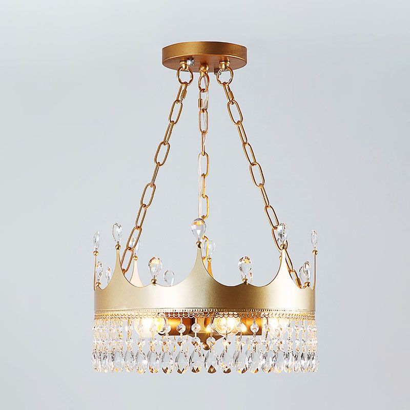 Araña de techo de dormitorio de la corona metal tradicional 5 cabezas lámpara colgante de oro con drapeado de cristal