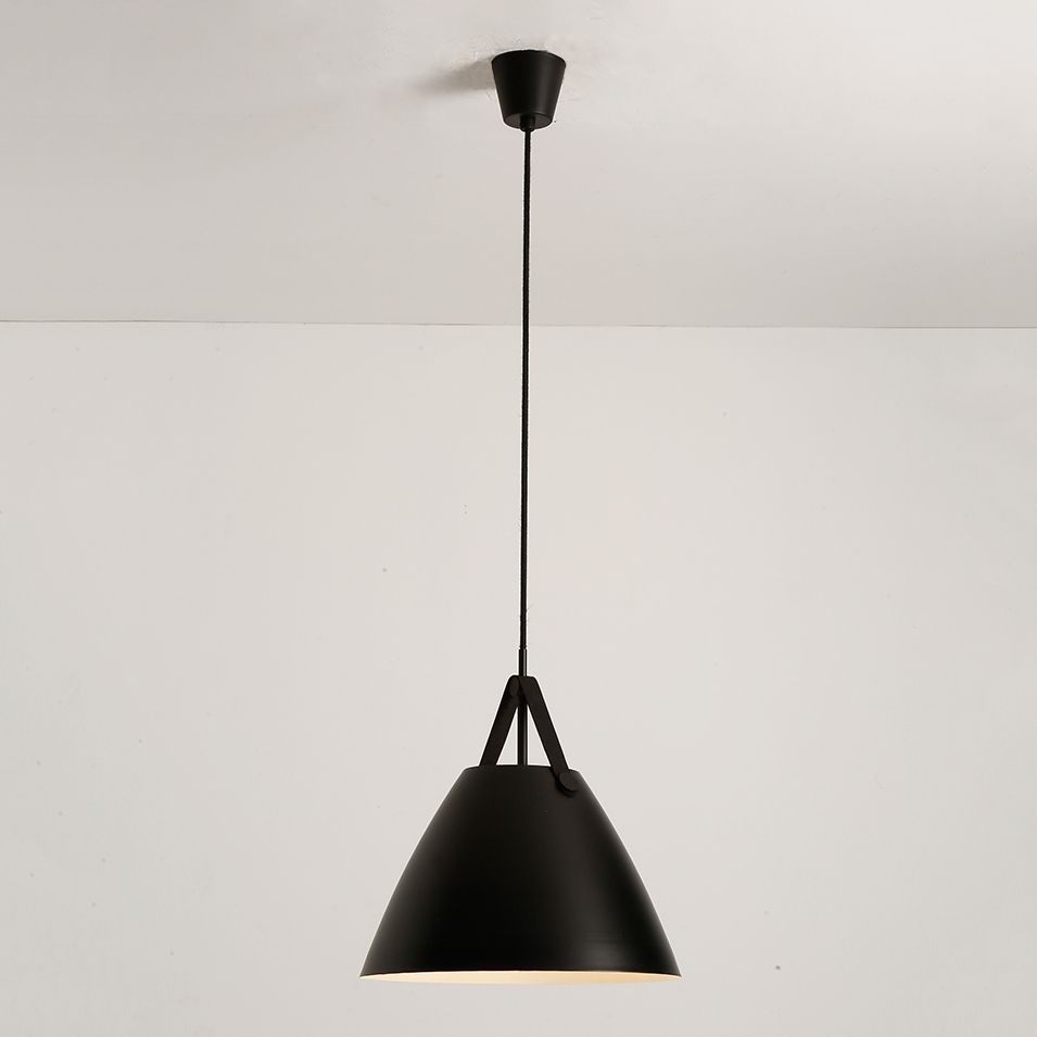 Lumière suspendue en métal