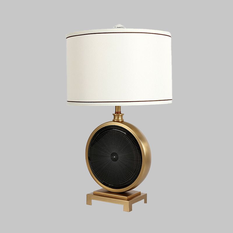Crystal Round Nightand Light minimalisme 1 lampe de table de chambre à coucher légère en blanc avec une teinte en tissu de tambour