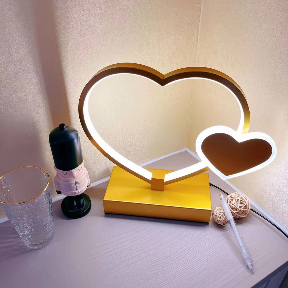 Romantic Heart Shaped Table Lamp Modern Metal Bedroom LED Night Light