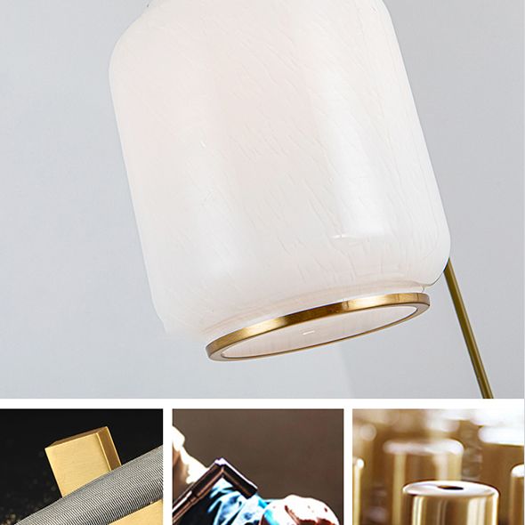 Weiße Glaszylindrische multi-Licht-Anhänger zeitgenössische Messingdecke für Treppen