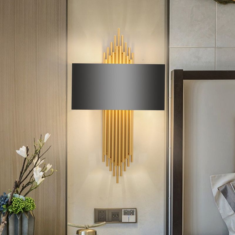 Luminaire en métal d'or postmoderne Lumièrement 2 bulbes d'éclairage mural mural pour chambre à coucher