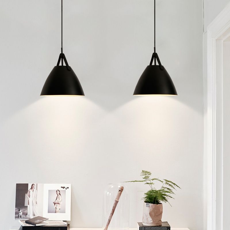 Lumière suspendue en métal