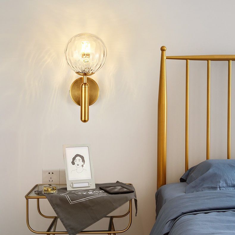 Melkachtige witte bal en waterpatroon bal eigentijds 1 hoofd wandmontage verlichting in messing