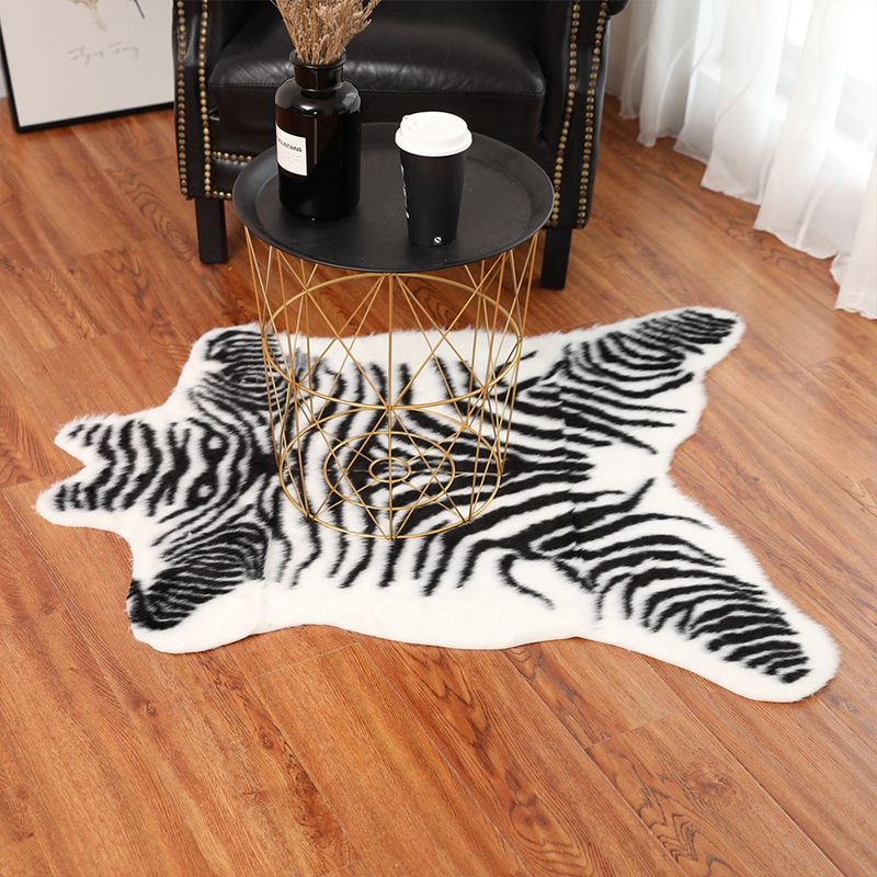 Nice Zebra Skin Print Rug Black-White Modern Carpet Synthetics Stain Resistant Non-Slip Backing Washable Rug for Home