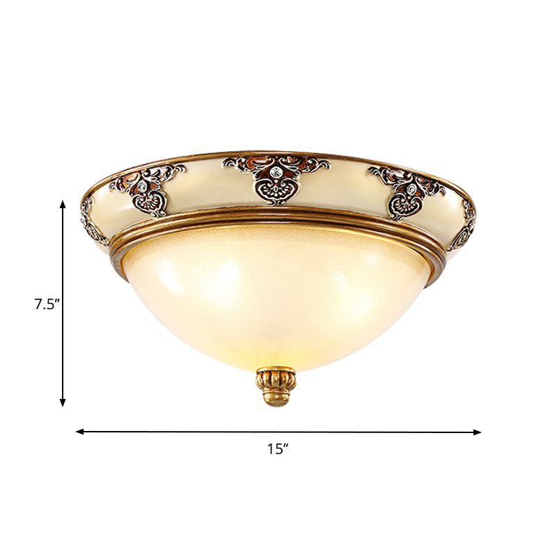 Classic Dome Shade Flush Monte Opal Glass 3 Bulbi 15 "/19" Larghezza Flush Soffsh Light Fixture in Gold