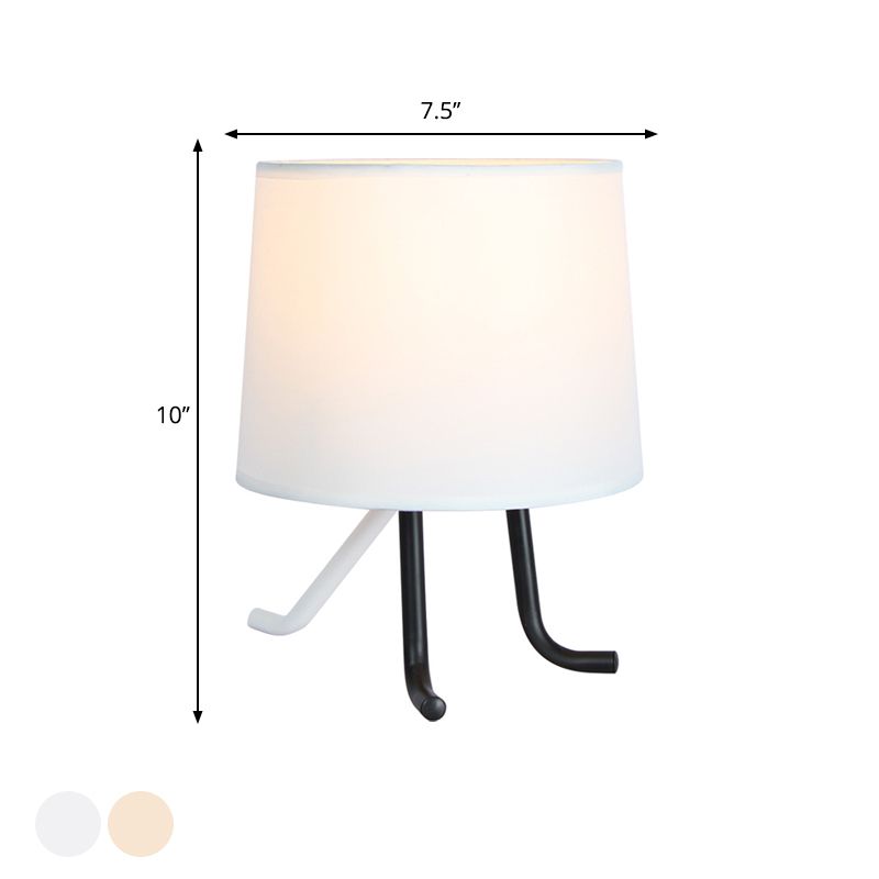 Lampada da comodino in tessuto a botte Lampada da tavolo nordica a 1 lampadina in lino/bianco con 3 gambe per camera da letto