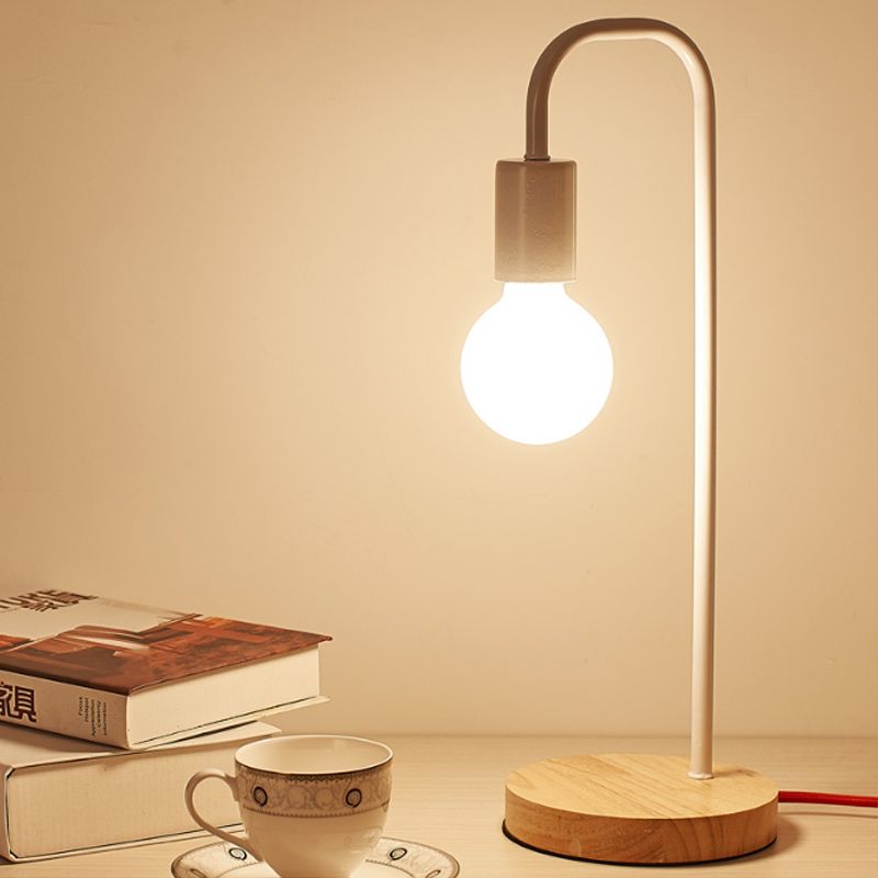 Dormitory Bare Shade Desk Light Metal 1 tête lampe de bureau de style simple avec cordon de plug-in