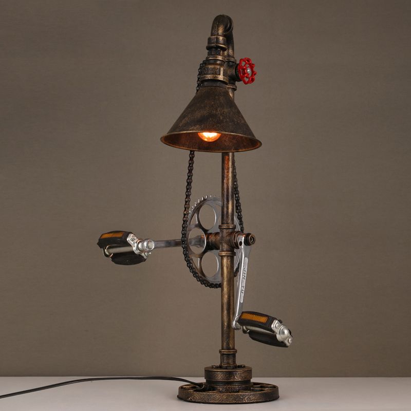 Accensione del tavolo conico a vapore con design per biciclette 1 lampadina lampada da tavolo in ferro battuto in ottone per soggiorno