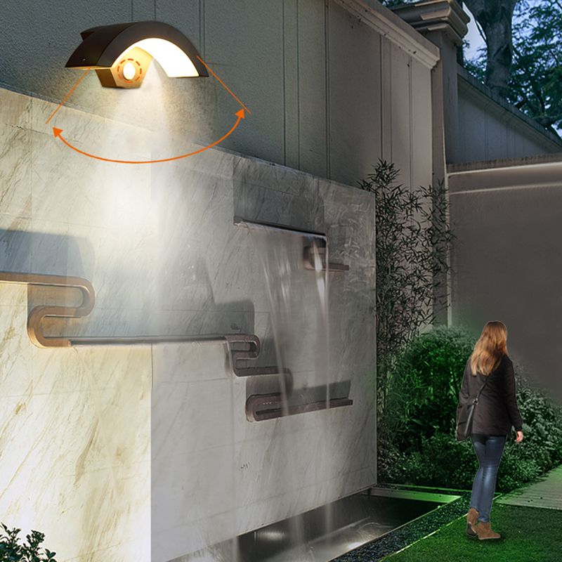 Geometric Shade Metal Wall Sconce Modern Style Single Light Wall Mounted Light in Black