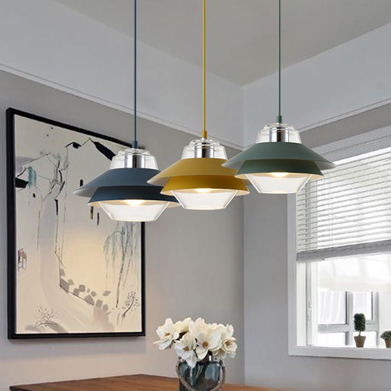 Macaron Small Pendant Lampe Suspension Light avec une teinte en verre pour salle à manger