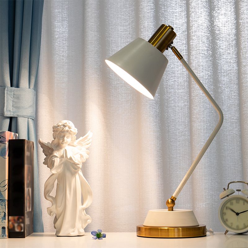 Lumo da tavolo metallico moderno per gli occhi per gli occhi per gli occhi per il salotto della camera da letto dello studio