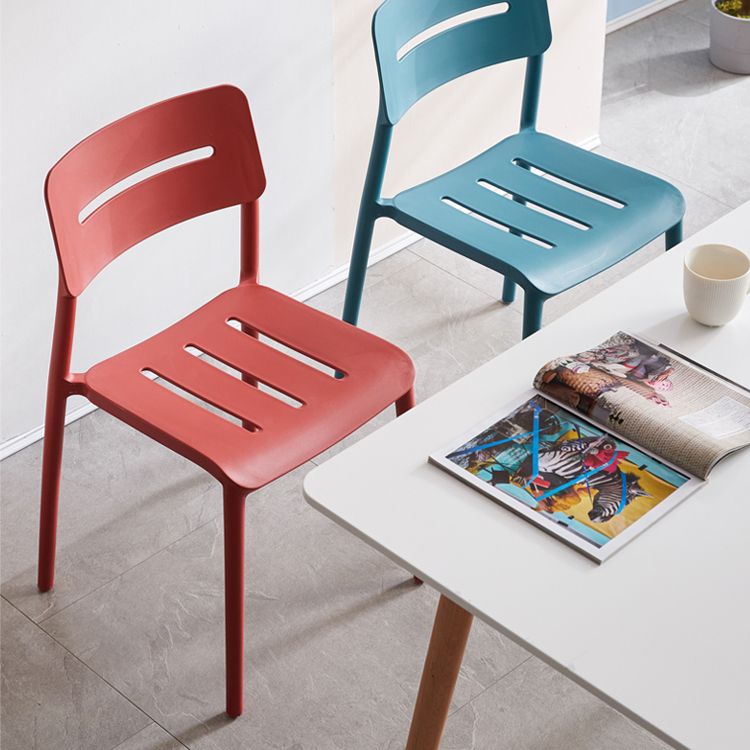 Chaises de salle à manger en plastique de style moderne, chaise latérale empilable à dossier ouvert pour la cuisine