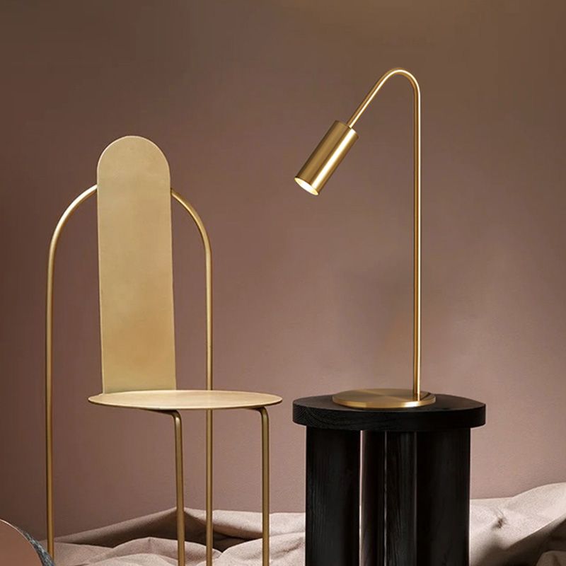 Postmoderne tafellamp Minimalistisch metalen LED Night Stand Light voor zitkamer slaapkamer