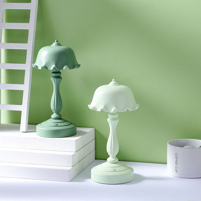 Flower USB Charging Table Lamp Contemporary Style Macaron Desk Lamp for Bedroom