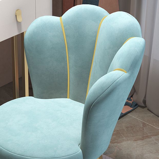 Silla de comedor de metal Glam, silla auxiliar de terciopelo para restaurante (juego de 4)