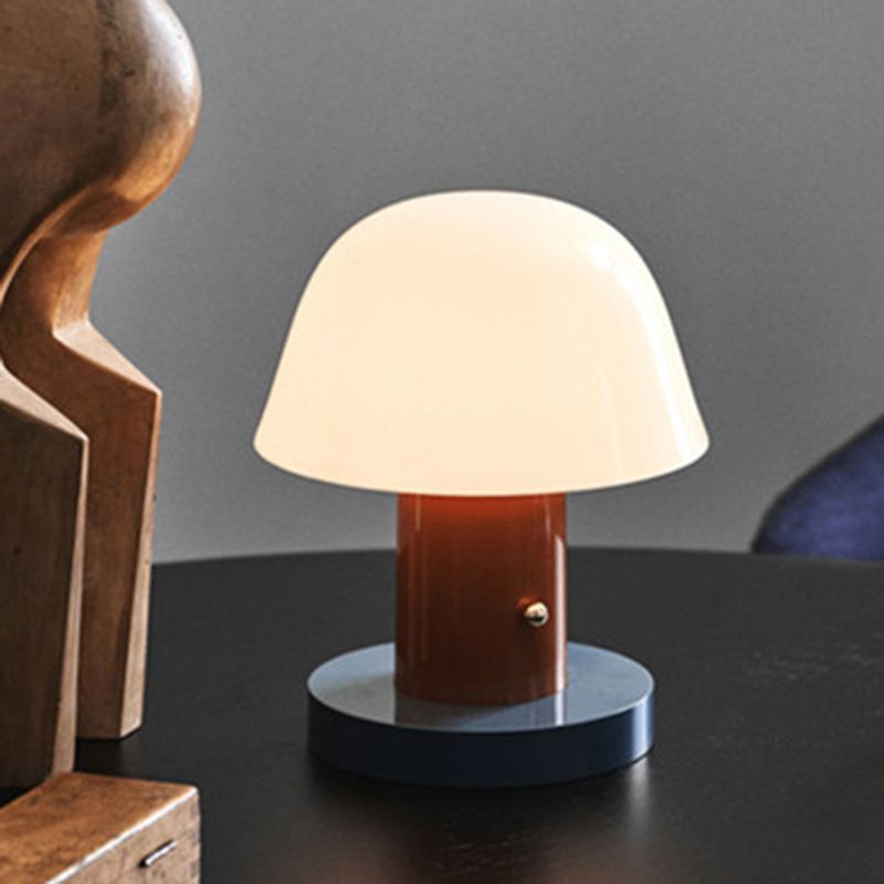 Lampada da tavolo moderna in stile minimalista a cupola Lampada da tavolo in vetro a 1 luce per camera da letto