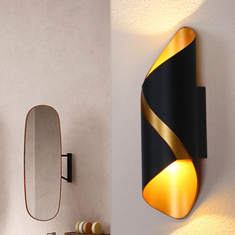 Tube badkamer omhoog muurlicht metaal postmoderne led sconce lamp in zwart en goud binnen