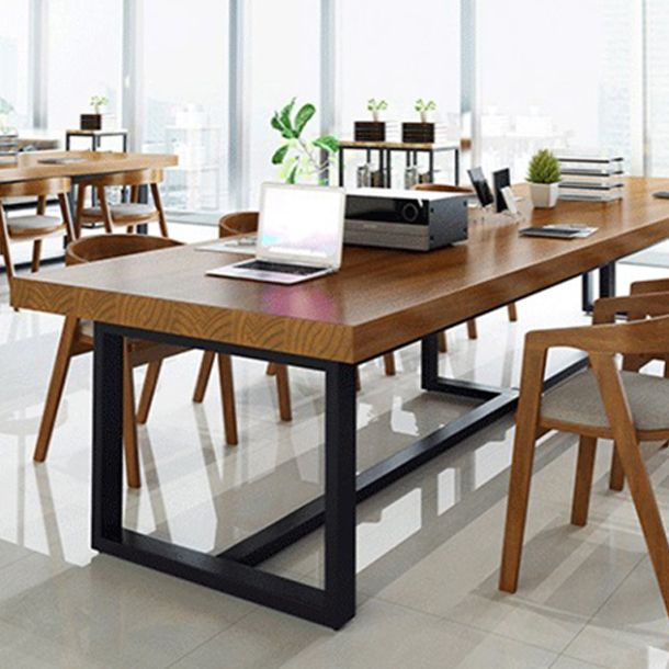 Rechthoekige schroefbasis industriële tafel houten kleur vaste tafel met massief hout