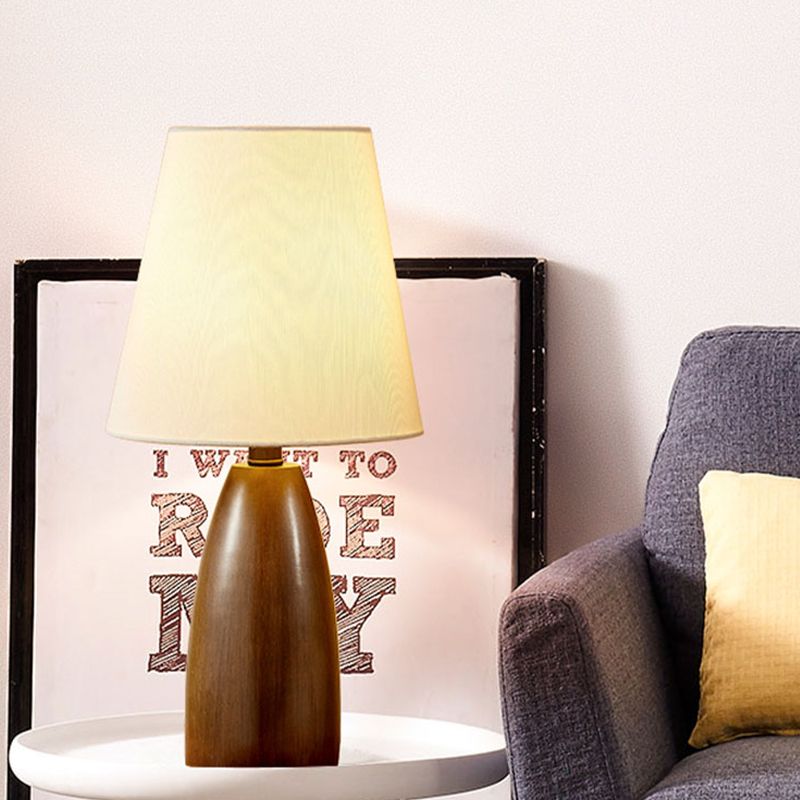 Mot en résine Stand de nuit lampe nordique simple table brun de table brune avec une nuance de tissu cône profond