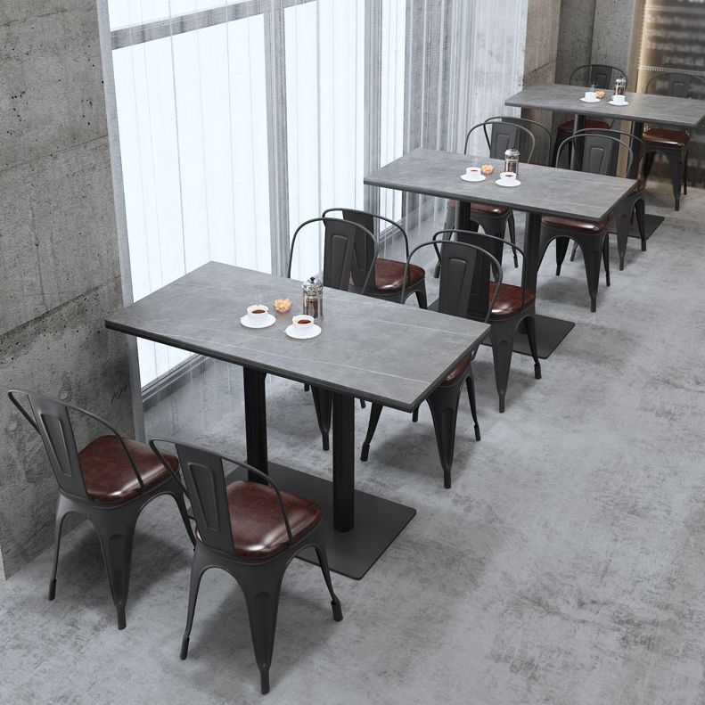 Industriële keukentafel van gesinterde steen, grijze tafel met zwart frame voor eetkamer