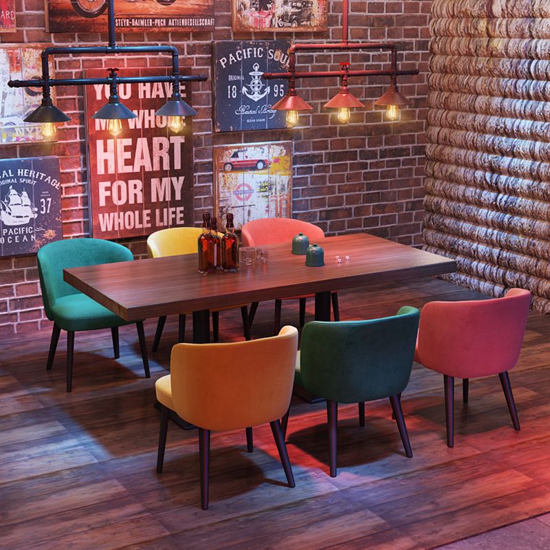 Mesa de comedor industrial Mesa de madera maciza de pino con base negra para comedor