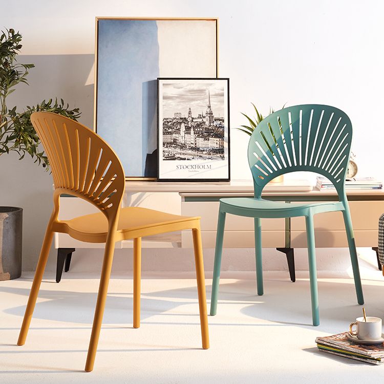 Chaise latérale arrière en plastique moderne Windsor 33" H dinant la chaise pour le restaurant