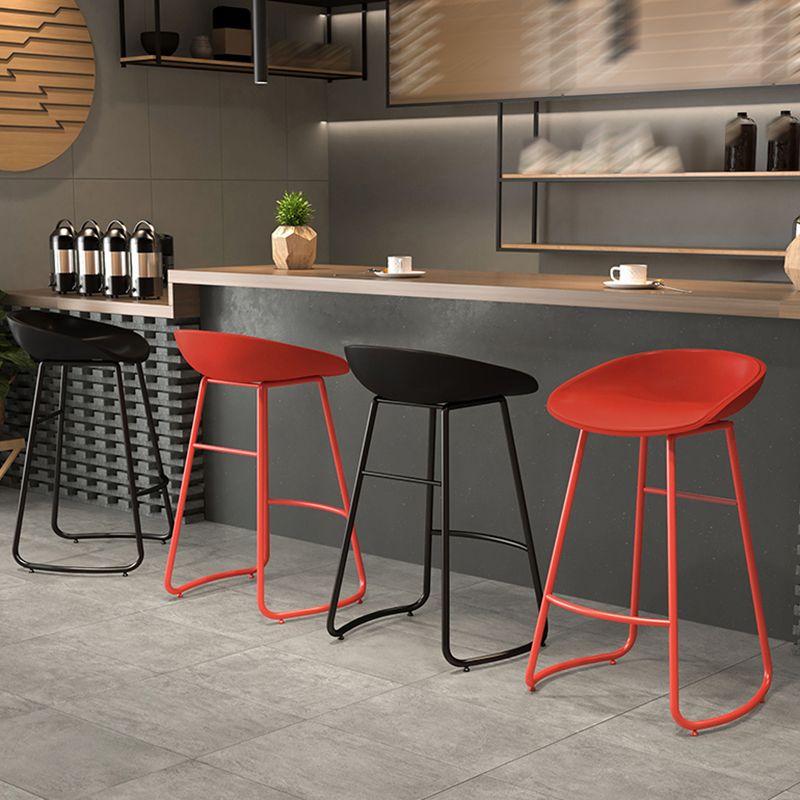 Contemporary Iron Base Bar Stools Plastic Bucket Seat Barstool for Home