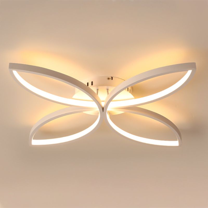 Tombre geométrico de metal Flush Luz de techo moderno 4 luces Flejado de montaje en blanco en blanco