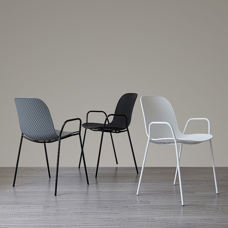 Sillas de comedor de plástico de cocina de estilo industrial que cenan sillones apilables con patas de metal