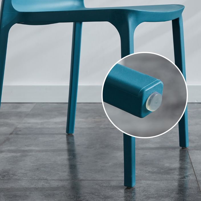Chaise de salle à manger empilable en plastique à oreilles de fauteuil contemporain à la maison