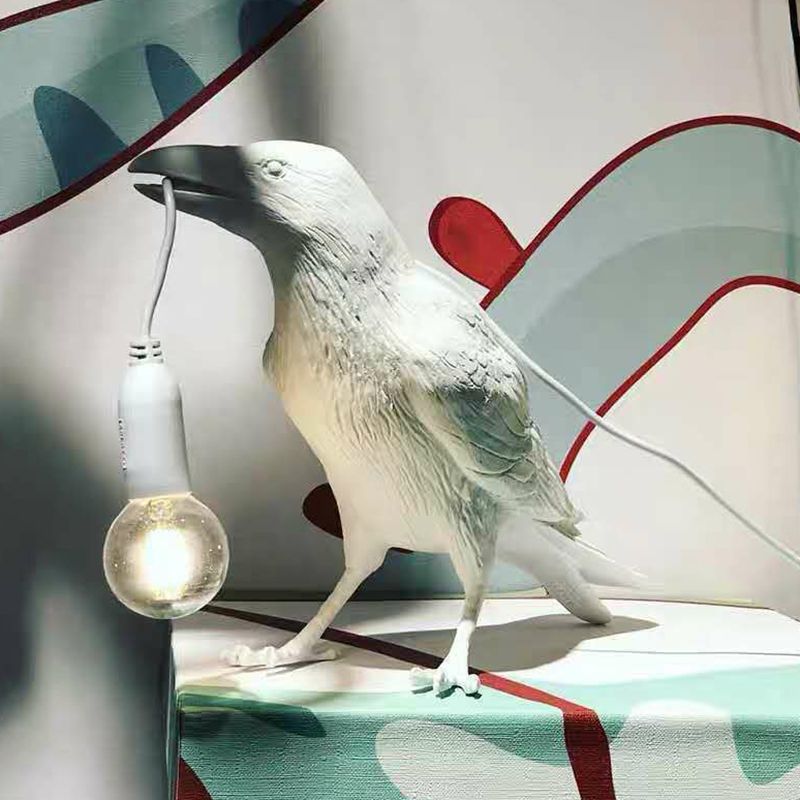 Lámpara de mesa en forma de pájaro resina creativa artística de una sola bombilla luz de noche para dormitorio