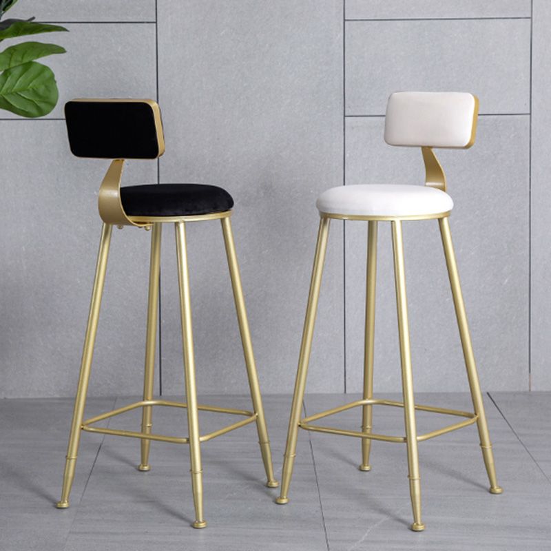 Glamlos -armlose Rückenlehneschalter Stuhl Stahl Café Stuhl mit Samtkissen und Pedal