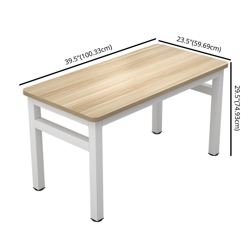 Table de style moderne avec table de hauteur standard de forme rectangulaire et base de 4 jambes