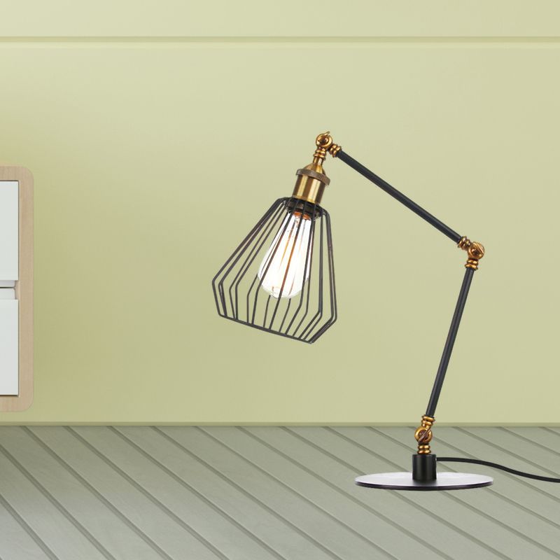 Lampada da tavolo per camera da letto Diamond Cage Illuminazione metallica Lampada da tavolo regolabile elegante a 1 testa per fattoria con finitura nera/ottone