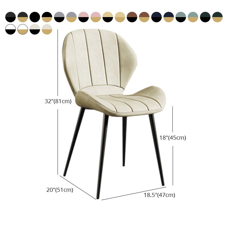 Silla lateral casera tapizada escandinava Wingback Silla de comedor con acabado mate