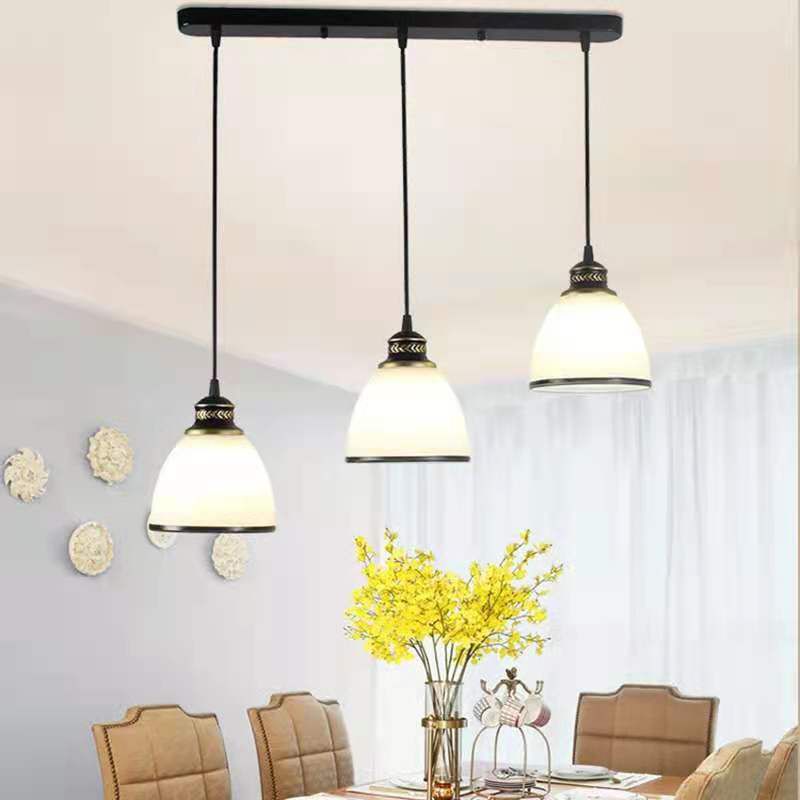 Lumière pendante noire à 3 légers en dôme en fer forgé moderne lampe suspendue avec une teinte en verre