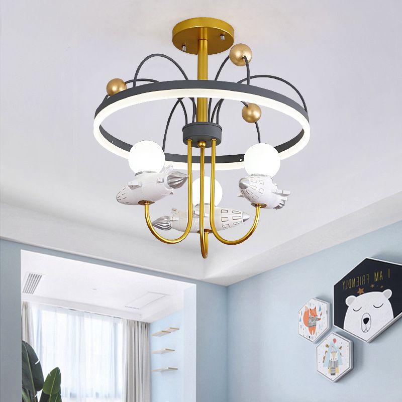 Raketen- und Orbitharz-Halbfluschen-Chandelier-Kinder 3-Fulbgold und graue Decke Flush Mount