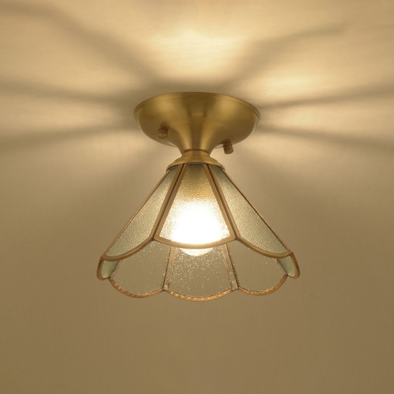 1-Licht-Kegel, halbbündige Montage, Vintage-Messing, mattiertes weißes Glas, Deckenleuchte für den Flur