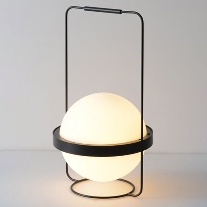 1 Hier-chambre à coucher Éclairage de table de nuit noire moderne avec boule laiteuse ombre en verre