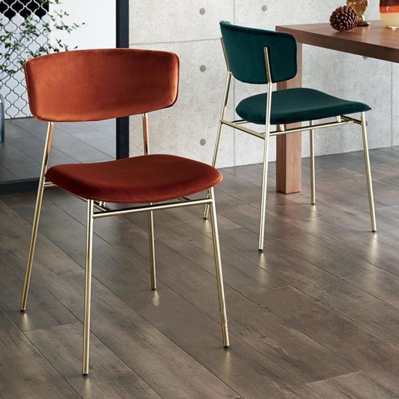 Chaise latérale de restaurant contemporaine en cuir, chaise de salle à manger ouverte de couleur foncée