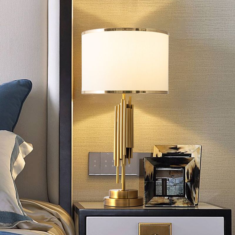 Mesa de forma de batería Lámpara de dormitorio de metal de estilo contemporáneo de estilo en blanco