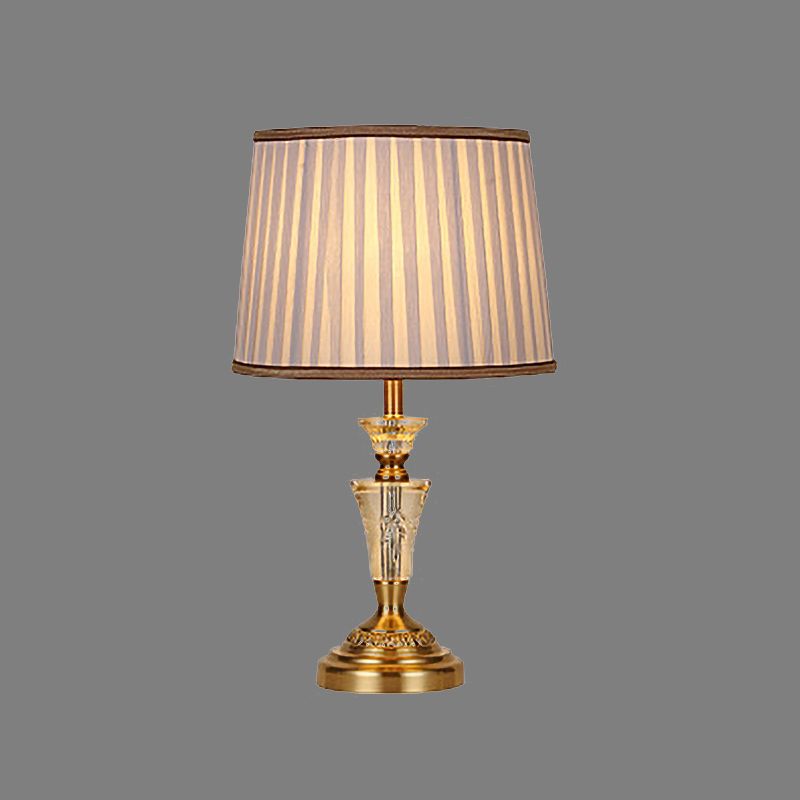 Lámpara de mesa de noche contemporánea de 1 bombilla, luz de libro de lectura de cono dorado con pantalla de tela