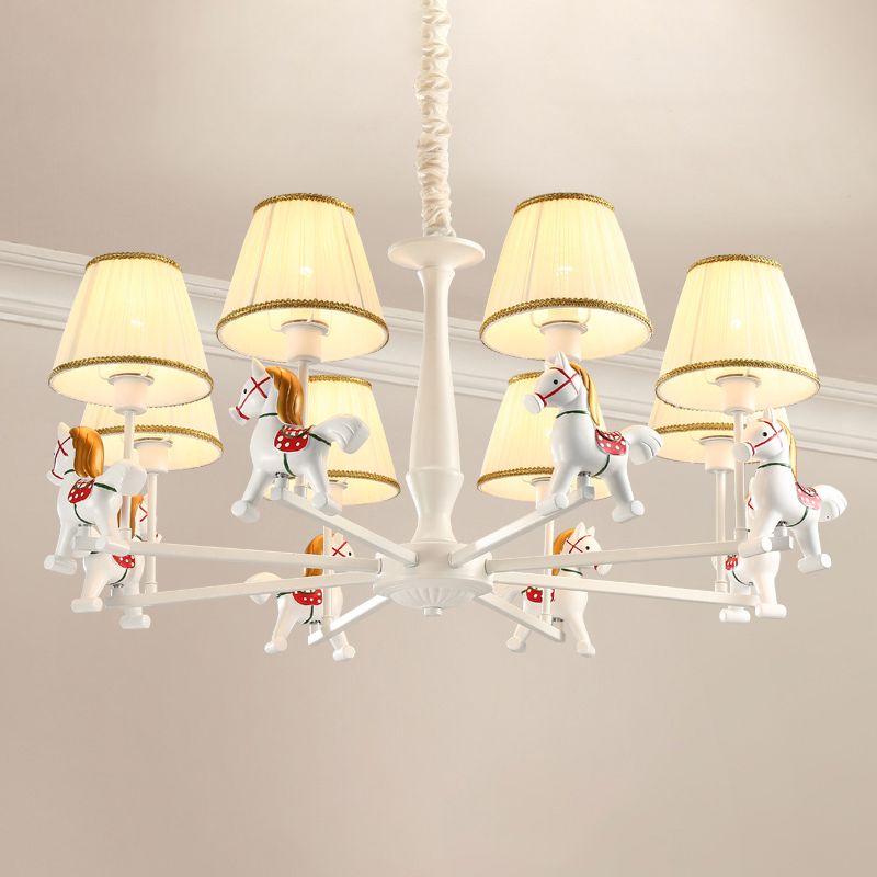 Tissu plissé Éclairage de plafond conique Carton d'éclairage de lustre blanc avec cheval en résine