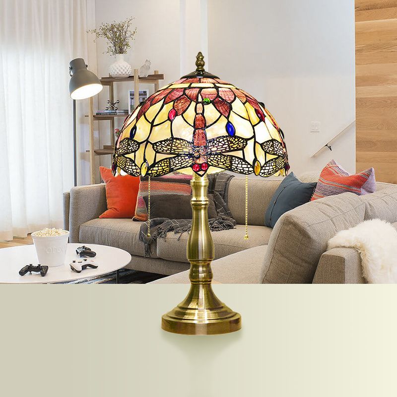Antique Tiffany Dome Desk Light avec fleur bleue / libellule / papillon 2 lumières Table de vitrail clair pour la chambre