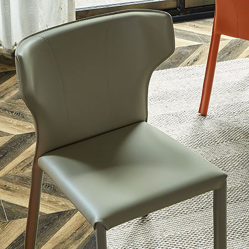 Silla de comedor de cuero contemporánea Silla sin brazos de comedor de metal para uso en restaurantes