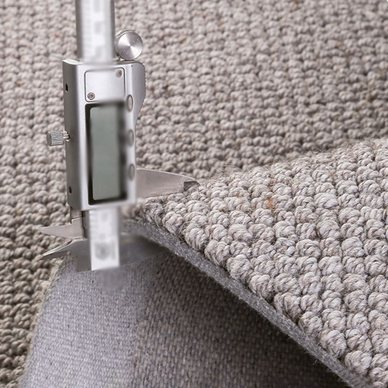 Ausgefallener grauer moderner Teppich aus einfarbigem Polyester mit rutschfester Rückseite für die Inneneinrichtung