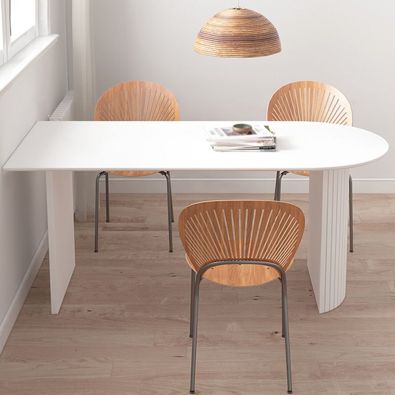 Eigentijdse huis dennen vaste houten eettafel vrije vorm tafel met dubbele voetstukbasis